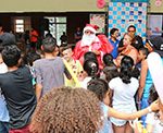 Festa de Natal da ONG Moradia e Cidadania no Clube