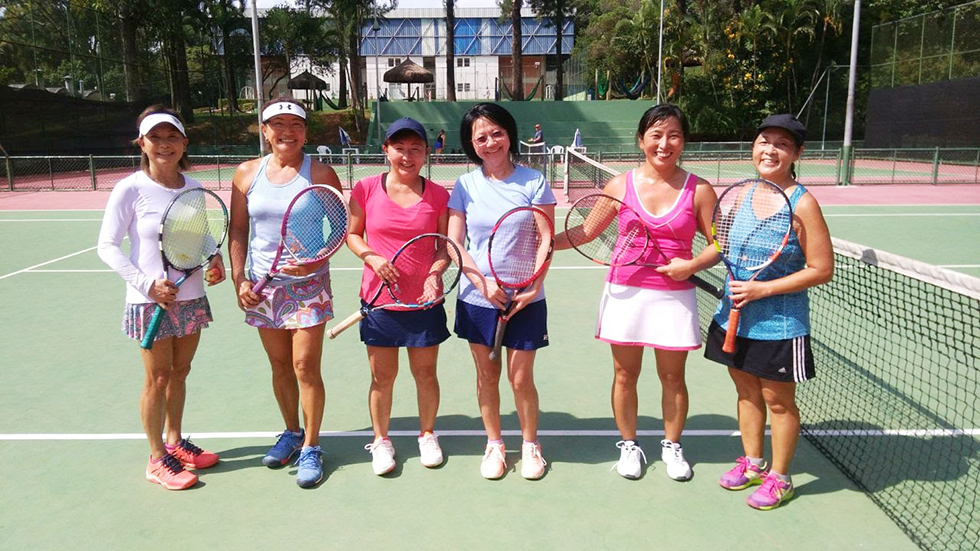 Primeiro jogo do time feminino de Tênis 