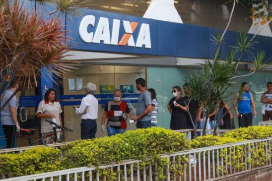 Auxílio emergencial: falta de informações da direção da Caixa expõe empregados e clientes ao coronavírus