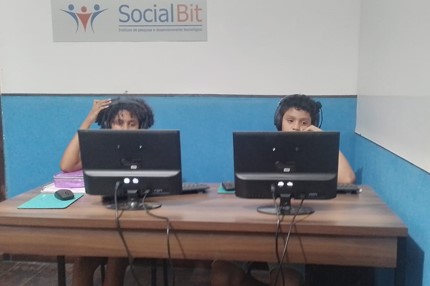 Projeto da Fenae leva inclusão digital para jovens do RJ