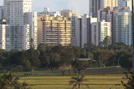 Redução da cota de financiamento habitacional pode desacelerar mercado imobiliário e afetar geração de empregos, alerta Fenae