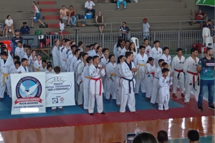 Alunos do Projeto Taekwondo brilham em competições esportivas